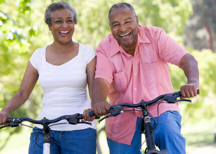 Image Couple Biking